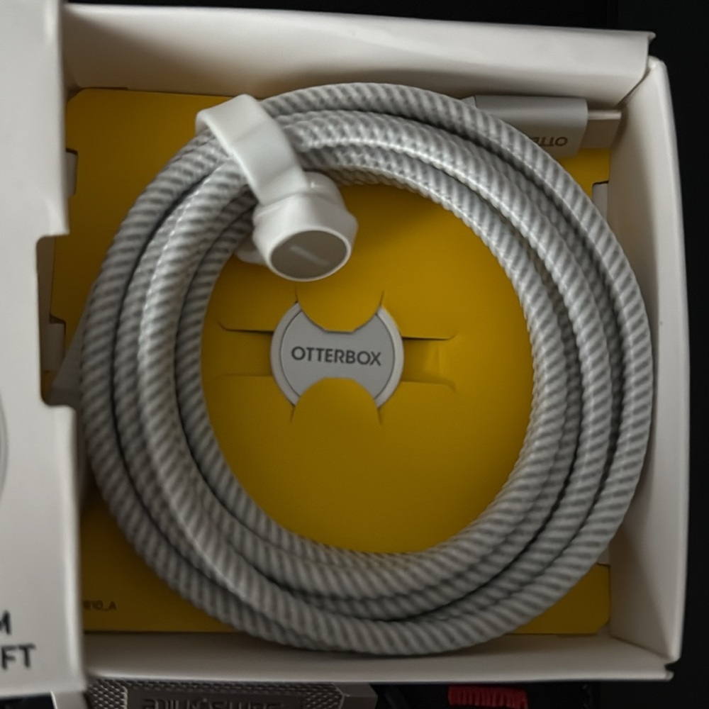 Lightning to USB-C Cable - Picture 6 of 7